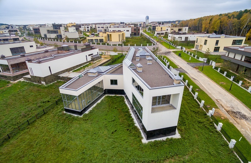 Modern country houses under construction